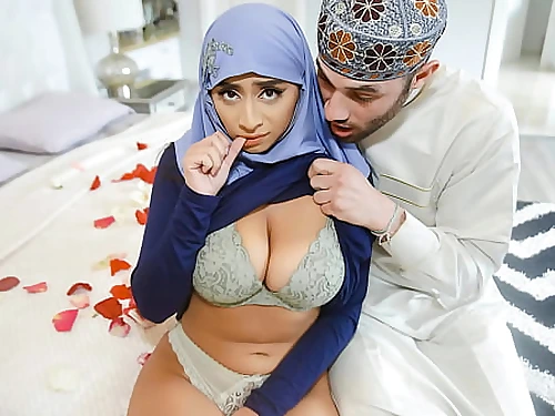 Arab Husband Attempting to Inseminate His Hijab Wife - HijabLust