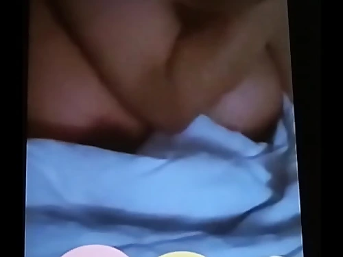Arab Housewife reveals boobs to Desi fellow dubai