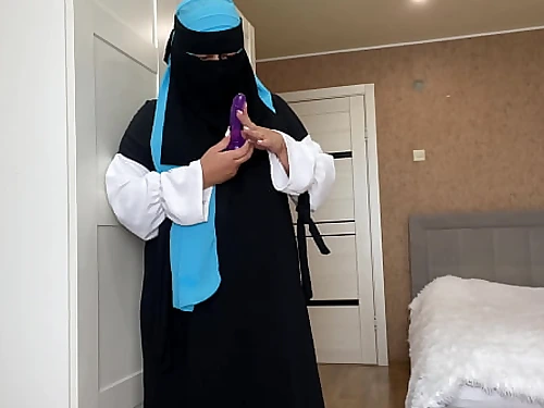 Arab wifey in hijab found a hump plaything while cleaning and got horny