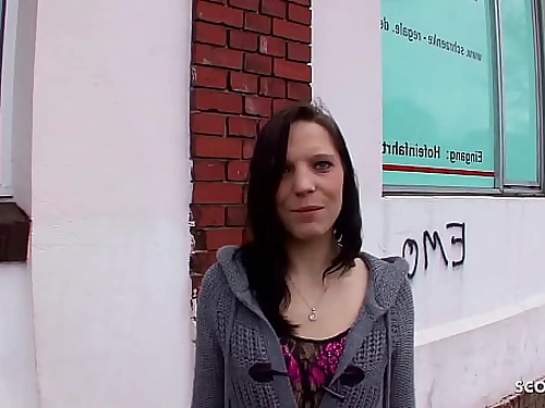 Deutsches Schlankes Teenager von alten Typen abgeschleppt und AO gefickt