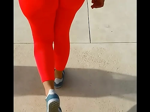 Chick in stretch pants