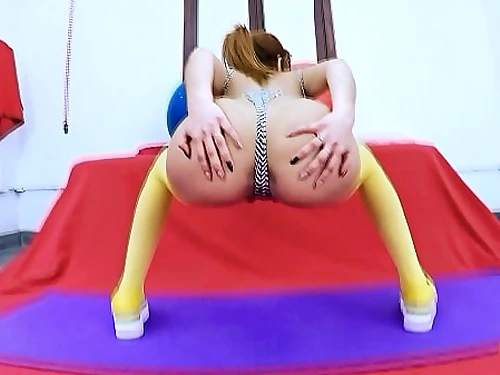 Flawless 18YR Senior Obese Culo Working Out and Perky Cameltoe Pussy