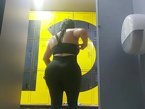 COMPILACION Camara grabando en el baño publico del gimnasio (chicas culonas y voluptuosas)